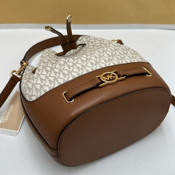 Michael Kors Reed Medium Belted Bucket Messenger Crossbody Handbag Vanilla MK - Picture 7 of 15